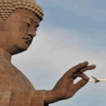 perfectly-timed-satueplane