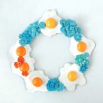 03 -‘Fried Egg Wreath’, 25 x 25 x 6 cm, 2007.